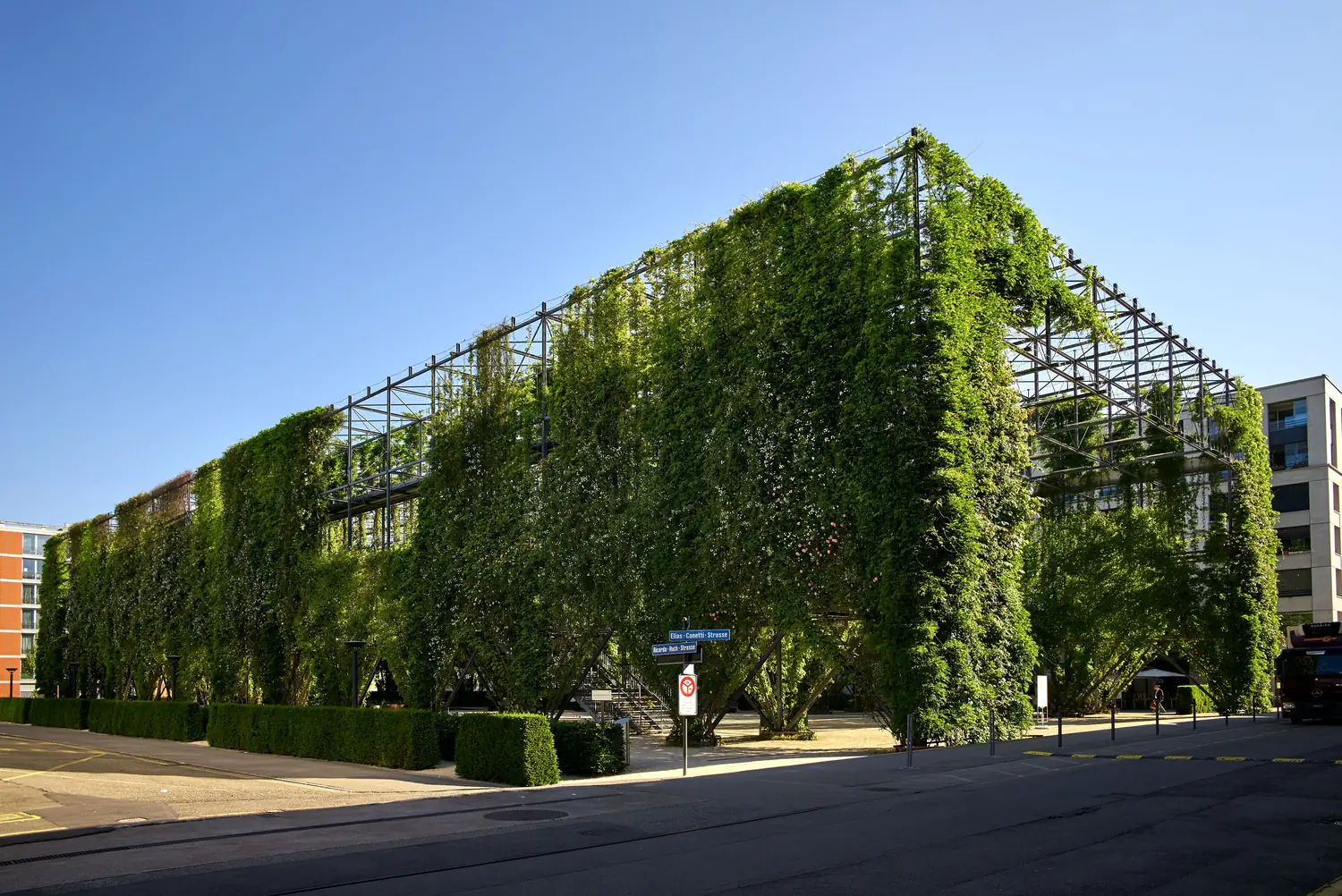 Webnet green façade