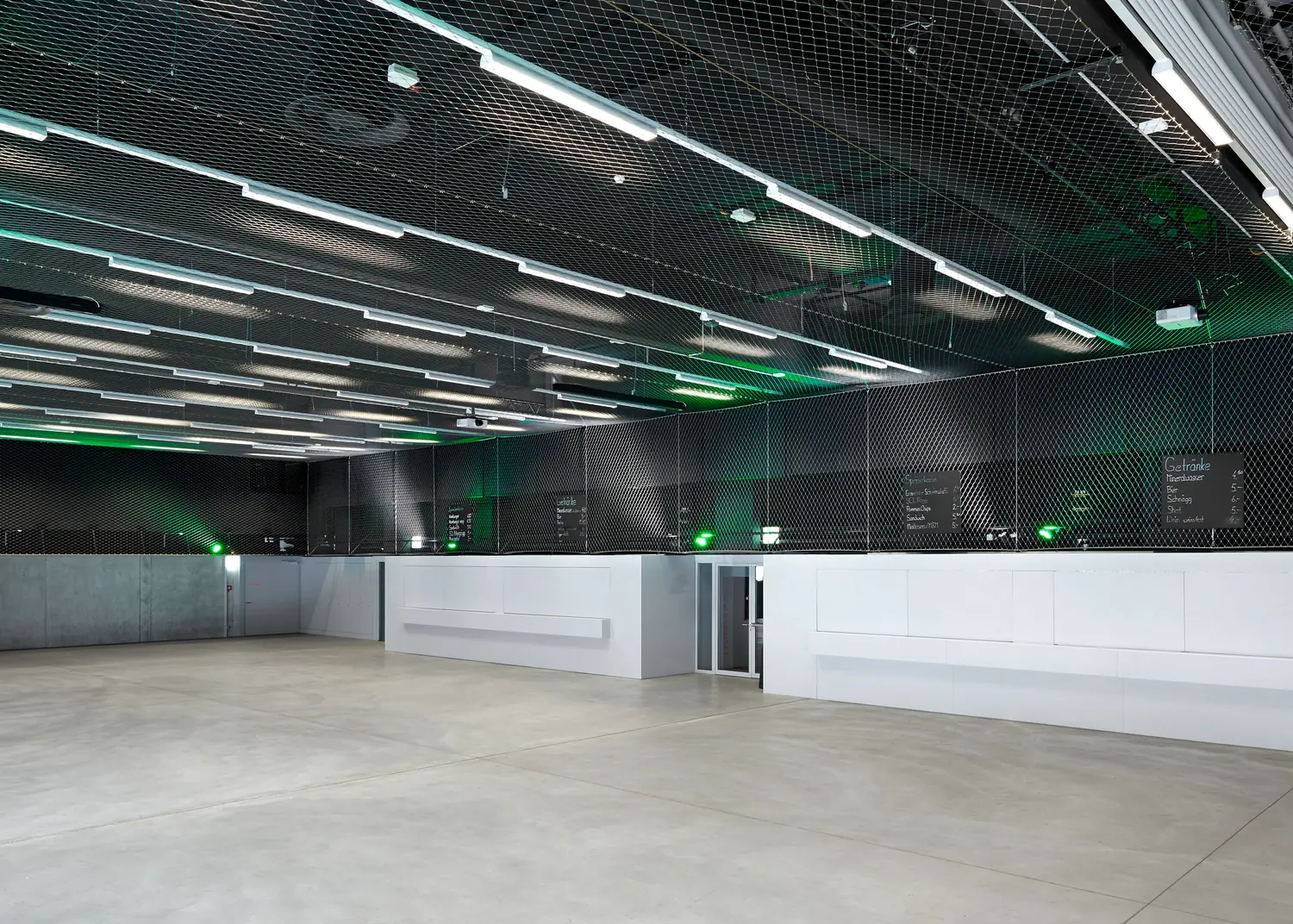 Webnet screen in a hall